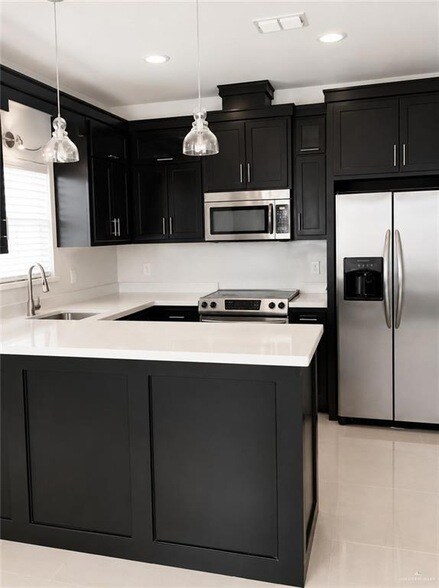 Building Photo - 1219 White Oak Dr