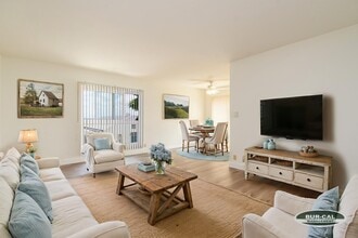 Building Photo - 715 E. Providencia Ave