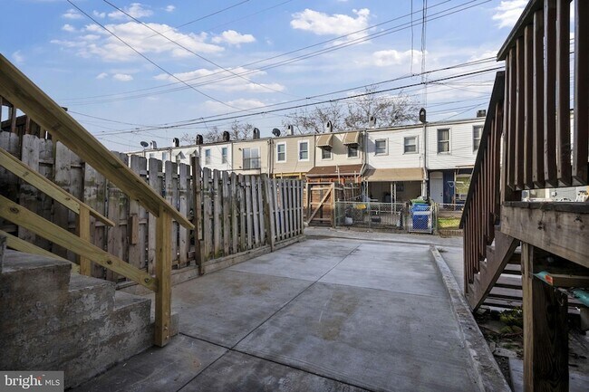 Building Photo - 328 S Macon St.