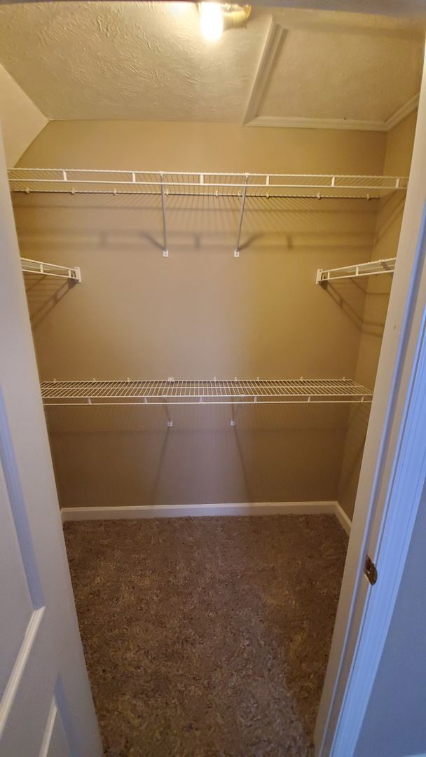 Building Photo - 3 Bedroom Home in Gated Community