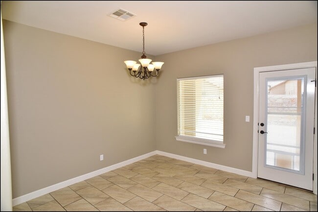 Building Photo - 3744 Loma Adriana