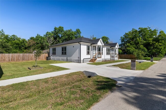 Building Photo - 4802 Angleton St