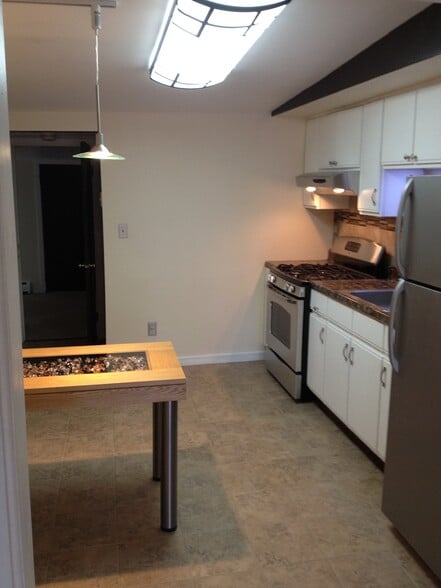 Building Photo - 376 Madison Ave