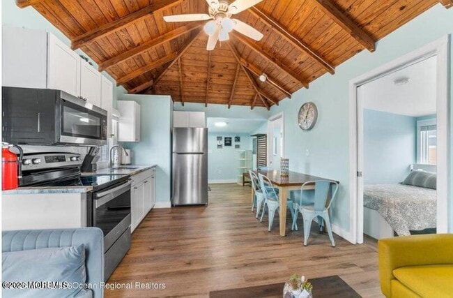 Building Photo - 171 Beach Front