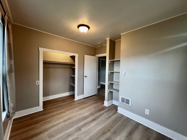 Building Photo - Charming 4-Bedroom Home with Office