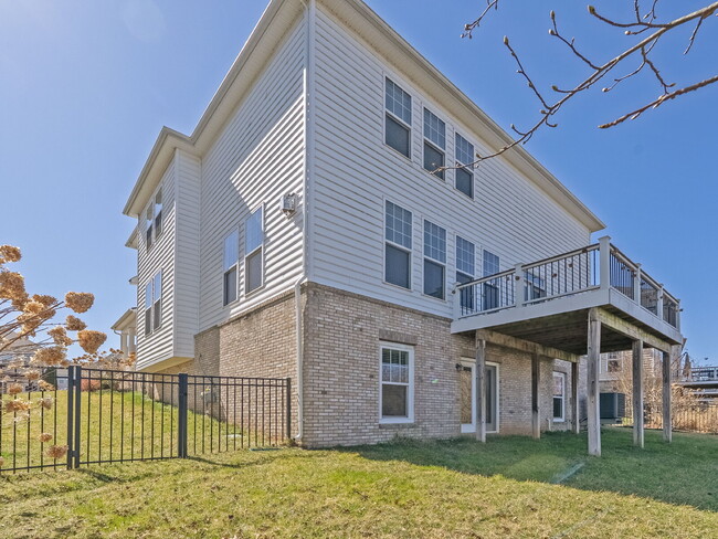 Building Photo - This home offers an open floor plan with s...