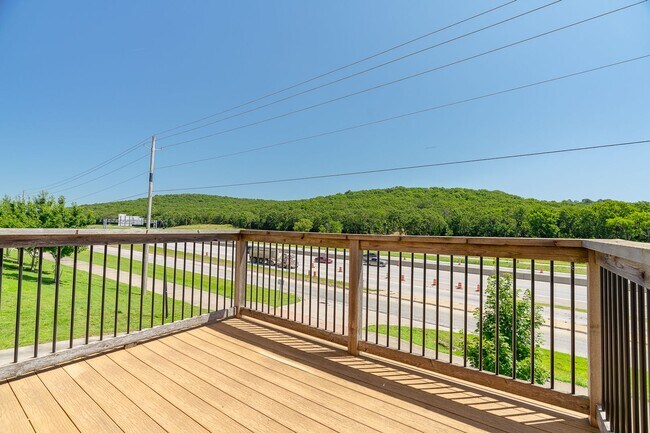 Building Photo - Updated 3-bedroom 2.5 bath Townhome in Fay...