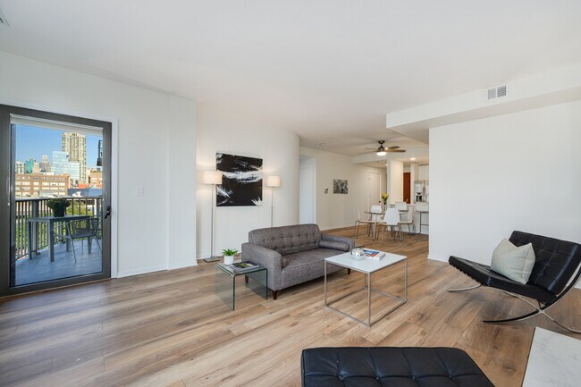 Building Photo - 400 N Clinton St