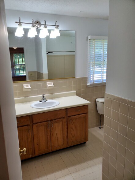 Master Bath - 40 Bluebird Lane