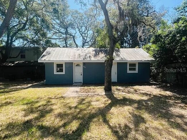 Building Photo - 725 16th Ave NW