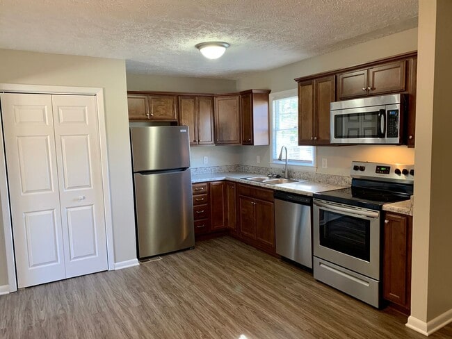 Building Photo - Lovely Updated Home in Spring Lake