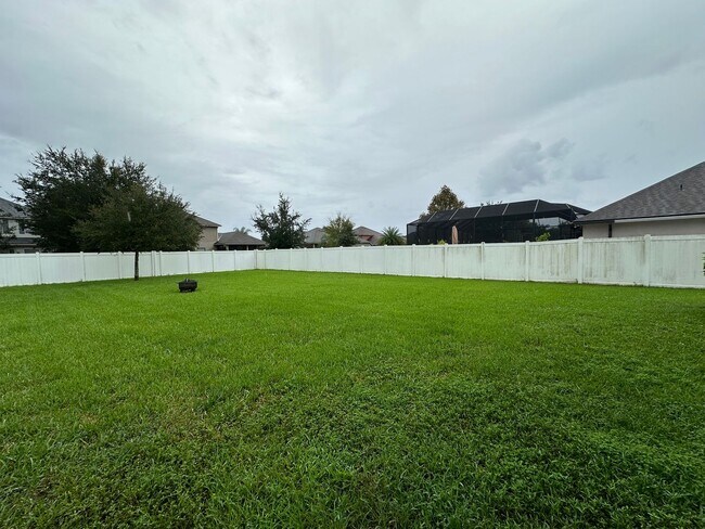 Building Photo - Large Home at Work Golf Village