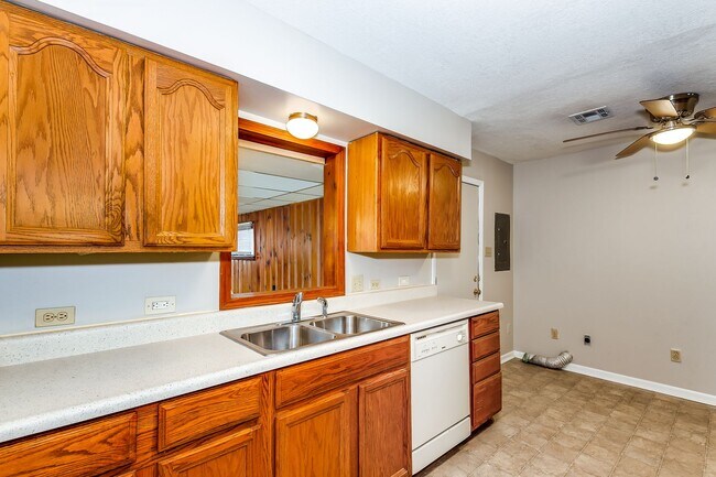 Building Photo - 5331 E Elm St