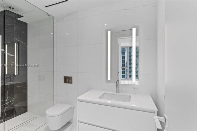Building Photo - 300 Biscayne Blvd Way