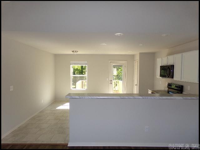Building Photo - 2424 Vivian Dr