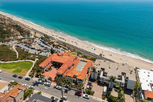 Building Photo - Dream home Located on the Bluff of Southwe...