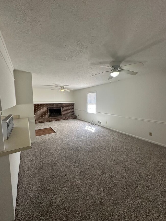 Building Photo - Move-in ready 3 bedroom, 2 bath brick home...