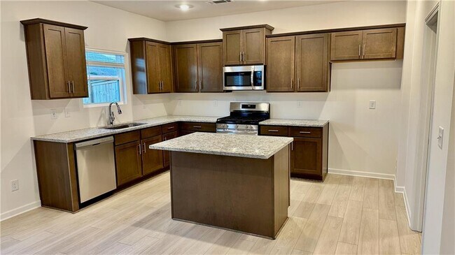 Building Photo - 213 Bloomfield Cir