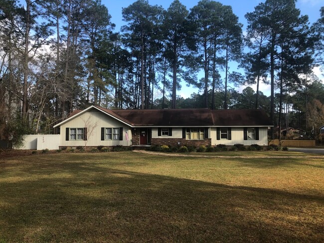 Primary Photo - 4 Northlake Dr