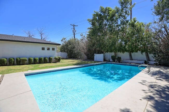 Building Photo - Beautifully furnished Arcadia Lite Rental Home!