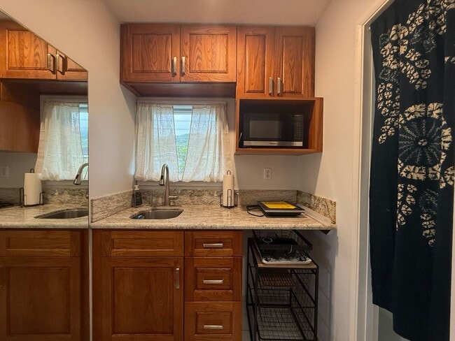 Building Photo - Maunawili furnished studio ADU available now!