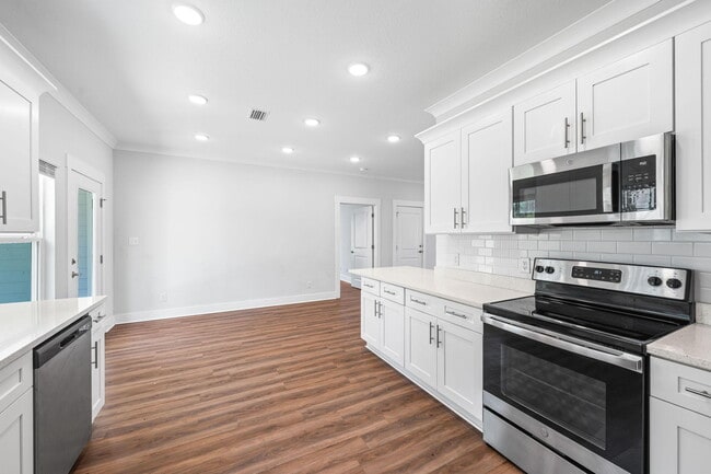Building Photo - 147 Bradford Ct