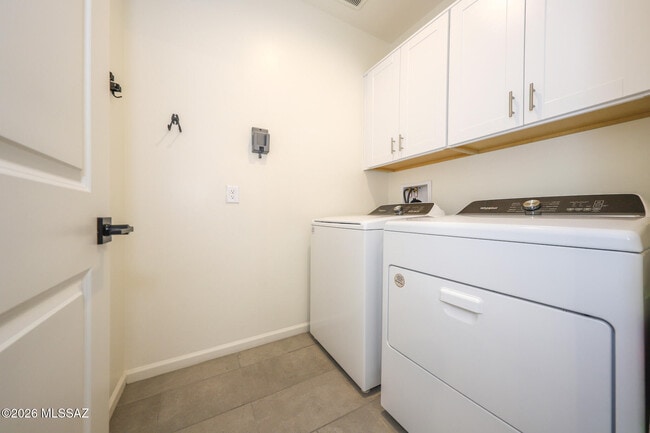 Building Photo - 7760 S Via Perfecta