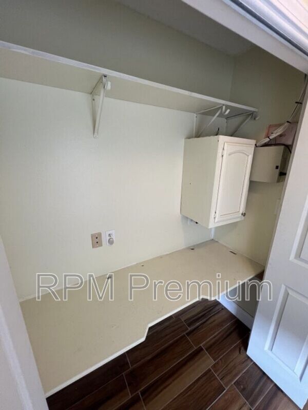 Building Photo - 1944 W Marsden Pl