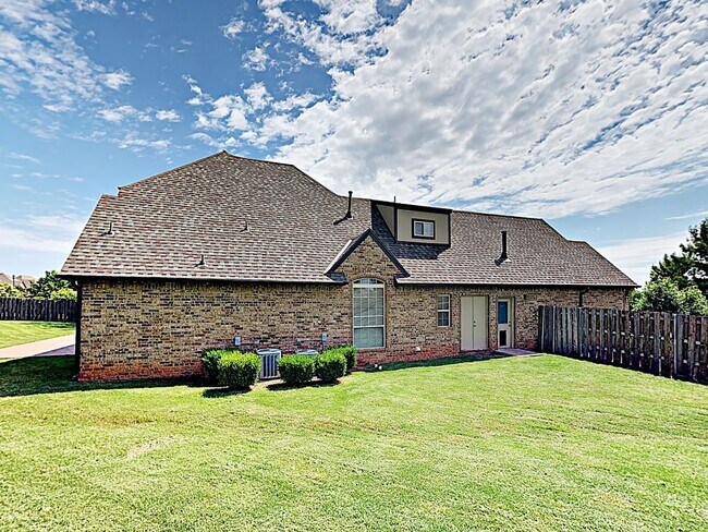 Building Photo - Beautiful East Edmond home in Belmont Farms.