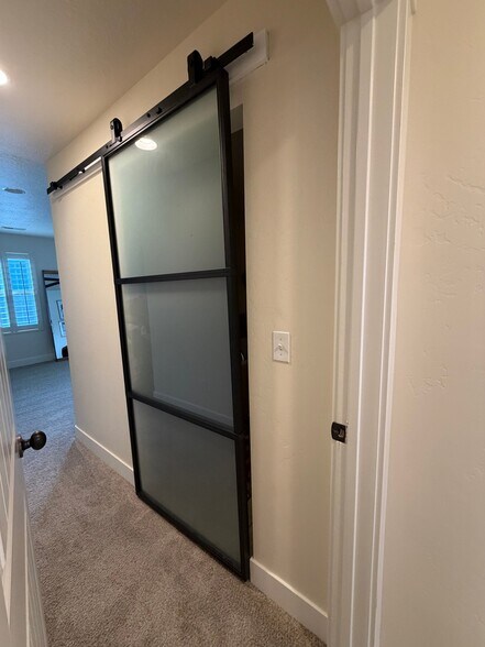 Building Photo - 4269 W Clarks Hill Dr