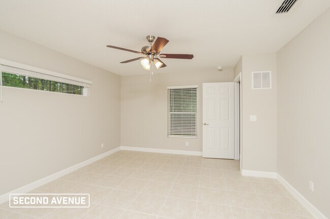 Building Photo - 1526 MacKay Ave SE