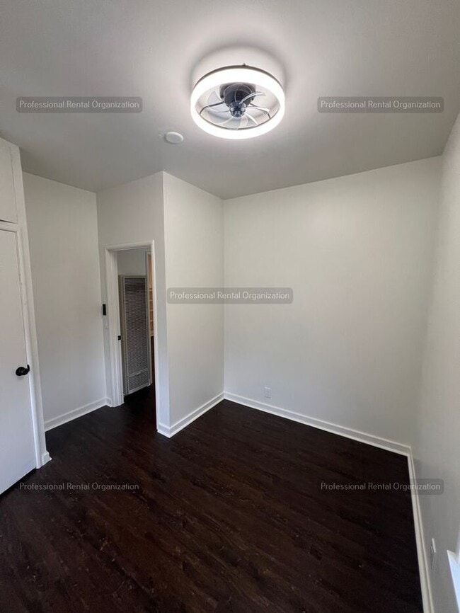 Building Photo - Experience the charm of Napa, CA living in this one-bedroom, one-bathroom apartment. Available now!!