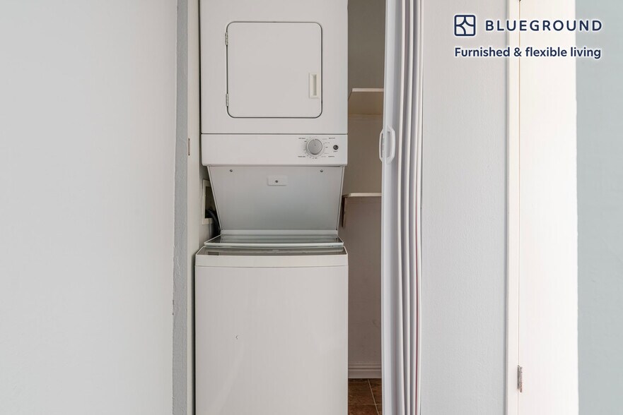 Building Photo - 235 Arlington Rd