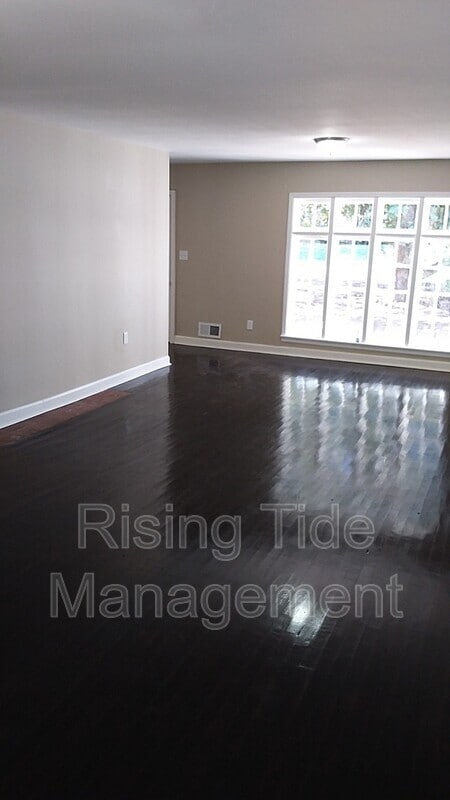 Building Photo - 605 Robison Dr