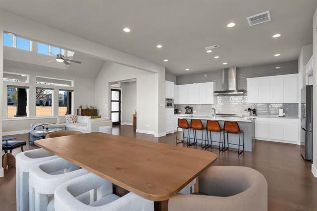 Building Photo - 7201 Avondale Dr