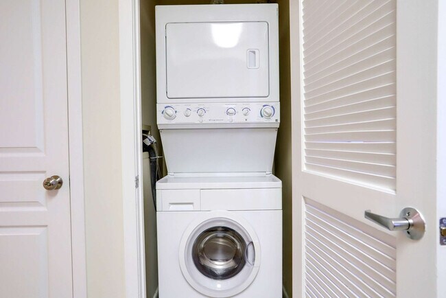 Building Photo - 550 14th St S