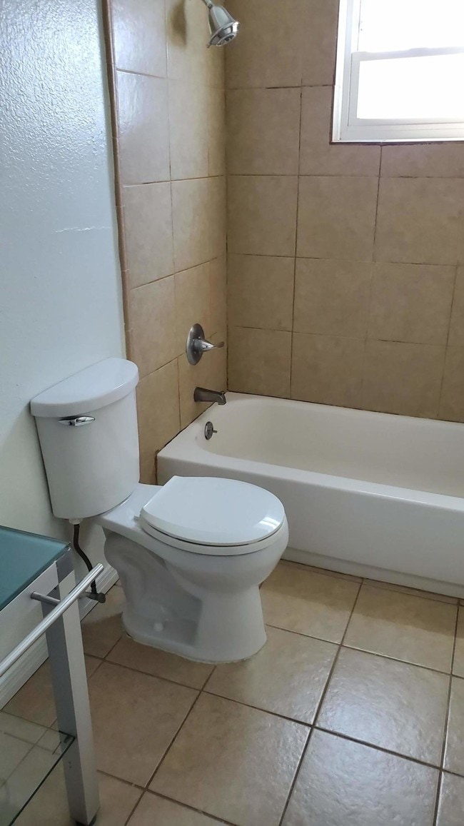 Building Photo - 3425 Hickman St