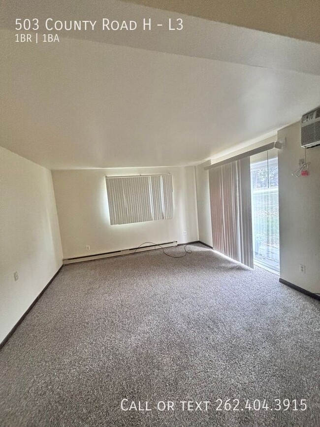 Building Photo - Lower 1 Bedroom Apartment @ Creekside Apar...