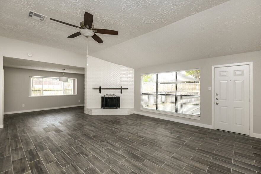 Building Photo - 4403 Pawnee St