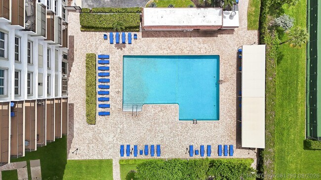 Building Photo - 2121 N Ocean Blvd