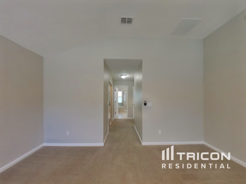 Building Photo - 10818 Birchard Ln