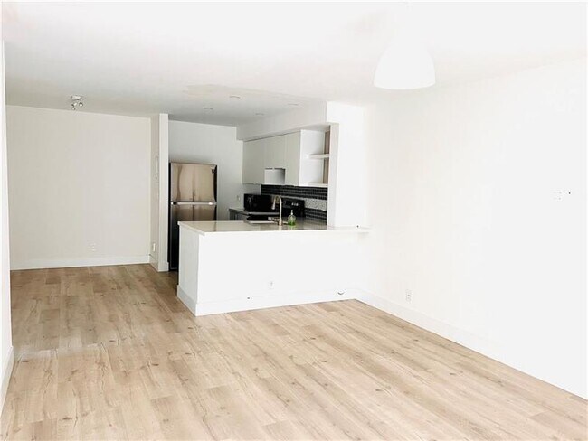 Building Photo - 10930 Royal Palm Blvd