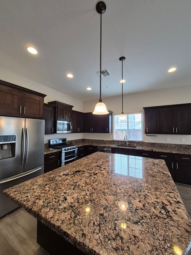 Building Photo - Now Leasing!! Gorgeous 3bd/2ba Single Story Home In Rocklin!