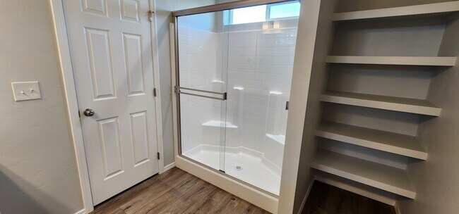 Building Photo - 409 Hildago Wy