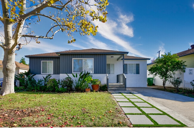 Building Photo - 5726 Lasaine Ave