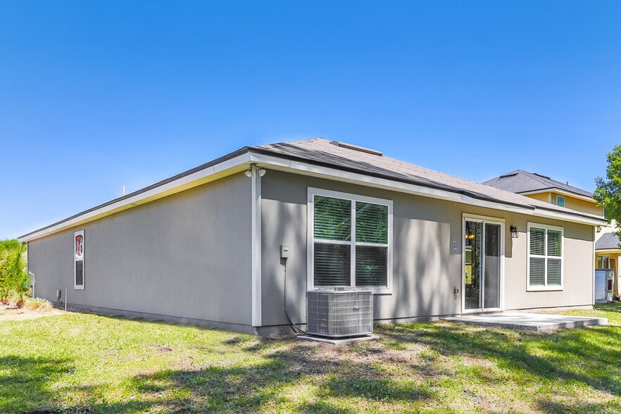 Building Photo - 11454 Carson Lake Dr