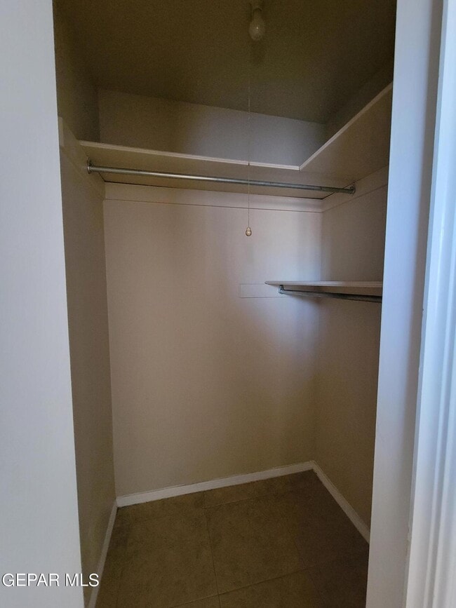 Building Photo - 305 Garden Grove Ln