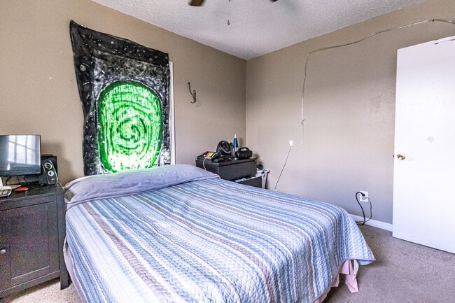 Building Photo - Pre-Leasing Summer 2023: Spacious 4/2,