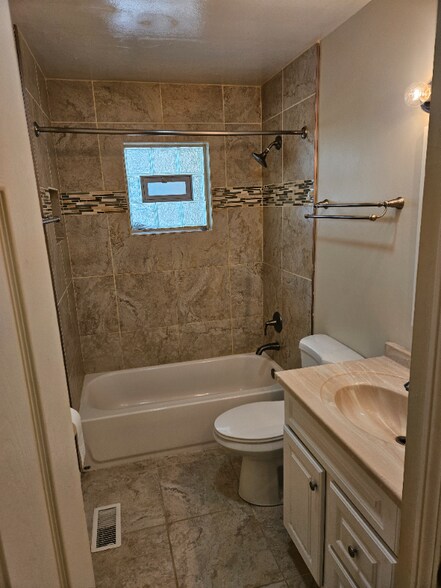 Building Photo - 5635 Roche Dr