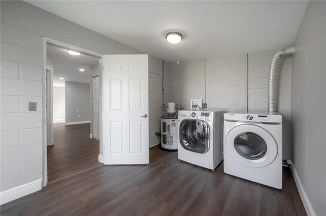 Building Photo - 6901 S Fitzgerald St